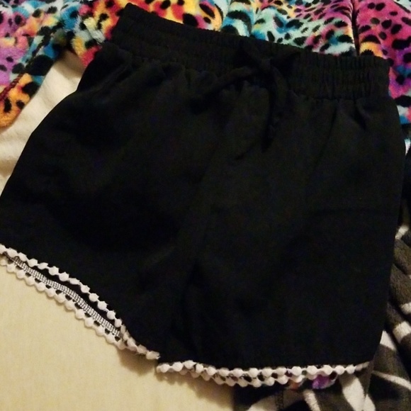 BLACK SHORTS WITH W/ WHITE FRINGE - Picture 3 of 4